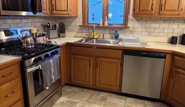 Petals & Porch- Peaceful De Stay Bloom House