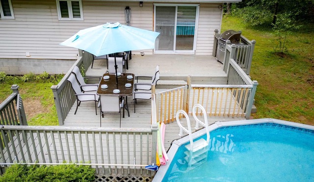 Petals Suite | Cozy Retreat Pool & Forested Views!