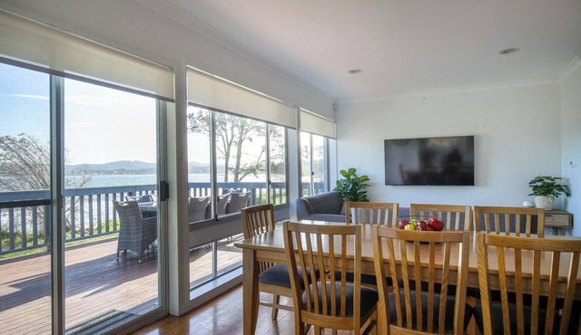 Pete's on the Beach, less than 5 minutes to Batemans Bay CBD