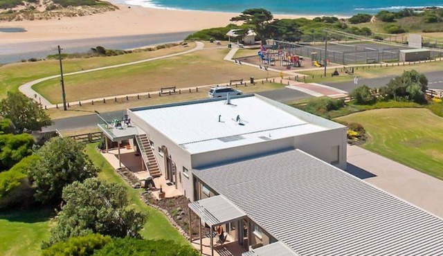 Peterborough House & Motel