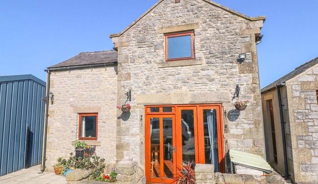 PETERS LEA, pet friendly, luxury holiday cottage in Bakewell