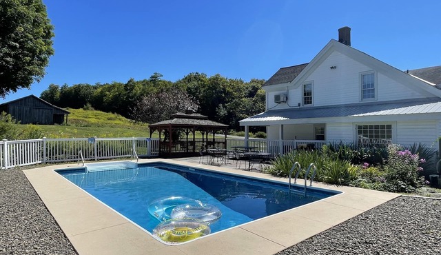 Peterson Place - Large updated farmhouse, pool, fire pit, close to Oneonta
