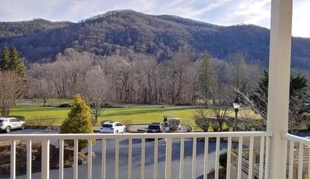 "Peterson's Tee-Time - Beautiful view, 3 bedroom, 2 bath, view of golf course