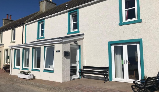 PetFriendly-Beachfront-SunsetFacingSunPorch-Garden