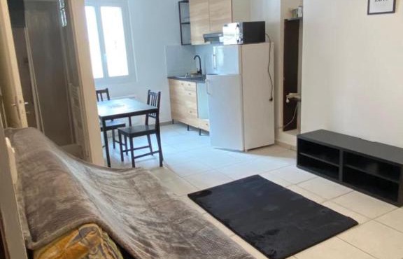 petit appartement calme en plein centre du village de ribiers