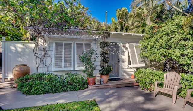 Petit Bijou guest home 1br/1bth with private garden!