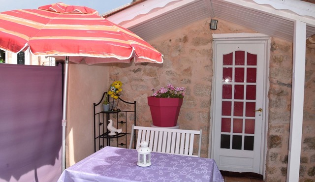 Petit Cabanon Independent apartment with beautiful summer kitchen