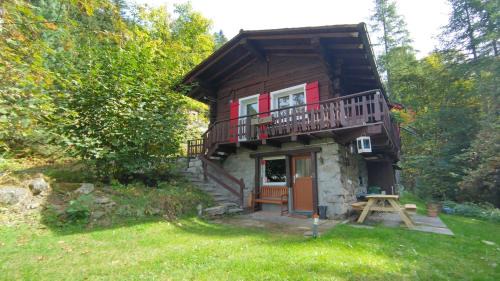 Petit chalet rustique et bucolique