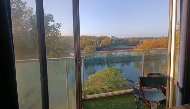 Petit cocon vue sur la Loire avec Place de Parking offerte