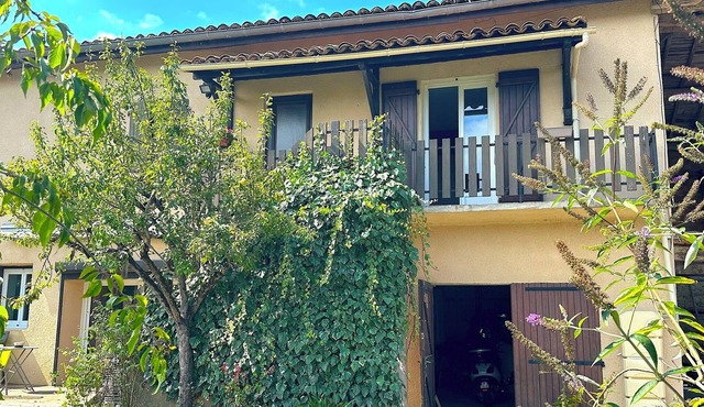 Petit Coin de Verdure au Cœur D'un Petit Village Ariégeois