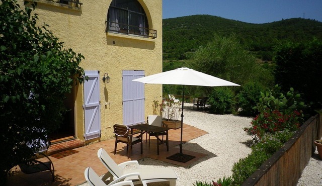 Petit gîte dans la campagne, centre VarnCosy gîte in the countryside, Provence