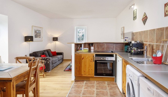 "Petit Gîte" with Private Terrace, Mountain View, Shared Pool