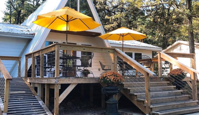 Petit Jean Coffeehouse Luxurious King Room