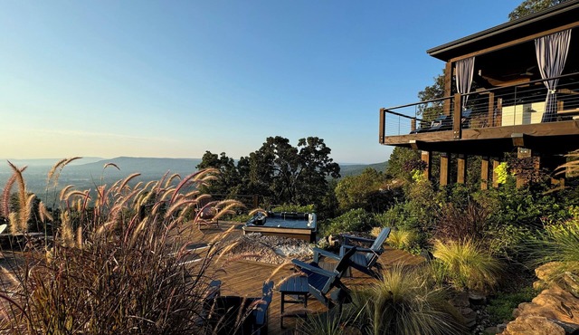 Petit Jean Mountain Bluff Point Cottage - On the cliff's edge! ADULTS ONLY