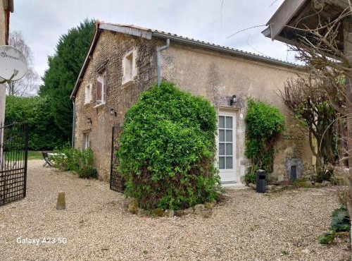 Petit Logis au calme avec piscine