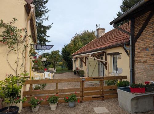 PETIT MAS COSY DU BORD DE LOIRE a 15 MM DU PARC LE PAL