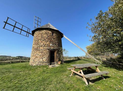 Petit moulin avec jardin, près des moulins et éoliennes - FR-1-582-213