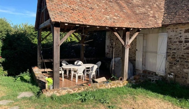 Petit Moulin Renaissance au Bord de L'eau