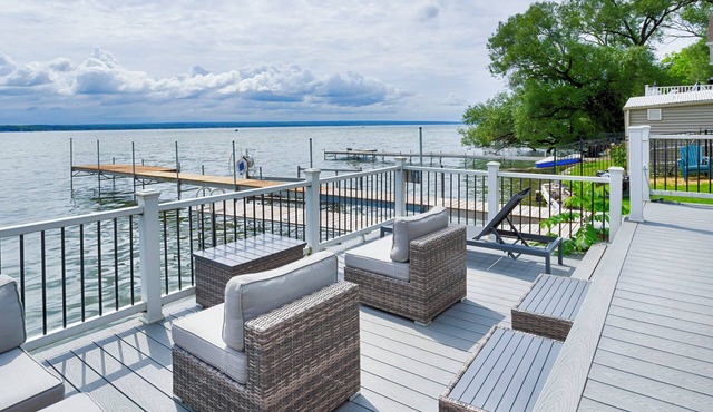 Petit Retreat: The sweetest place on the Lake!