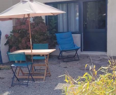 PETIT STUDIO DAnS UN JARDIN