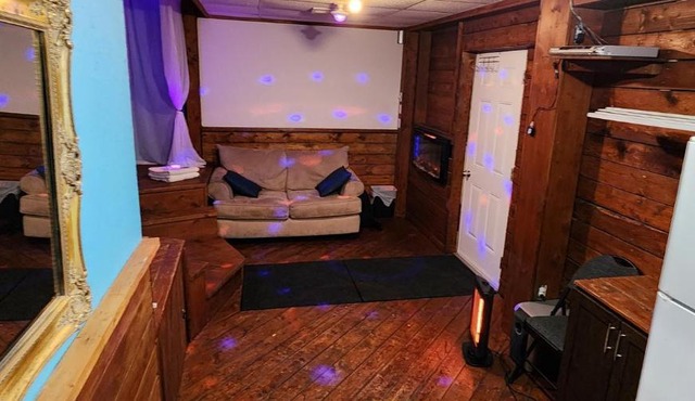 Petit studio très intime, avec spa intérieur au coeur de Shawinigan