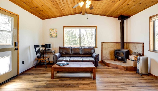 Petite Chalet with Deck near Loch Lomond!