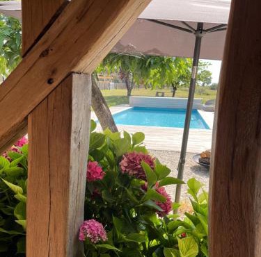 Petite dépendance vue piscine