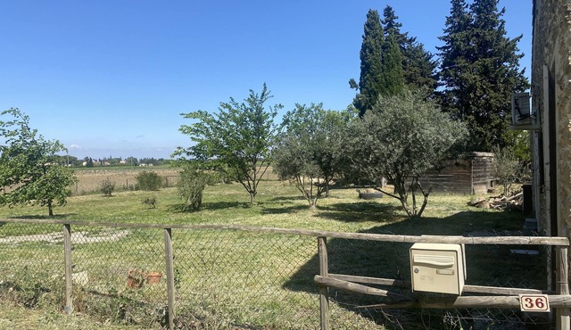 Petite Maison Avec Terrain Entre Route, Vignes et Lavande