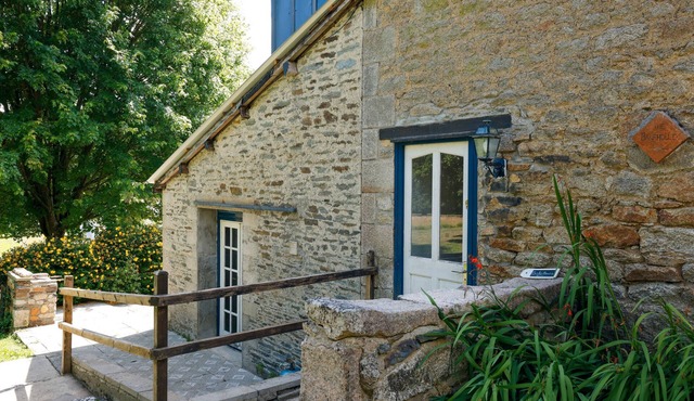 Petite house 'Bakehouse' with shared pool, shared terrace and Wi-Fi