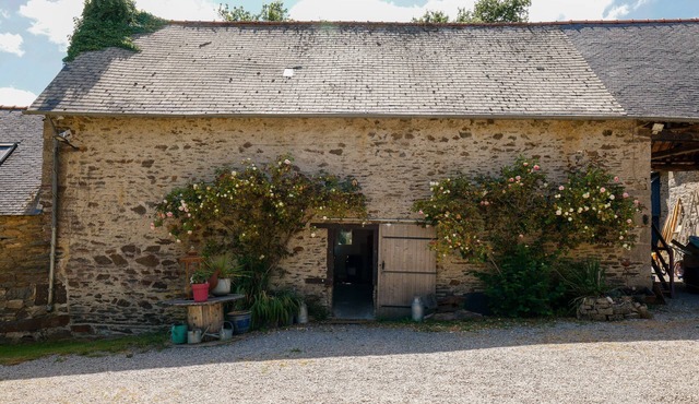 Petite house 'L'épicerie' with shared pool, shared terrace and Wi-Fi