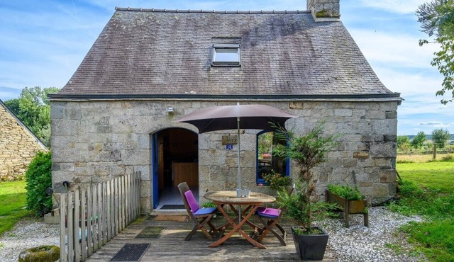 Petite House & Wellness Area with Jacuzzi, Wi-Fi, Terrace and Private Garden
