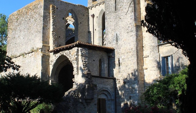 Petite Maison au Coeur d une Ancienne Abbaye Cistercienne
