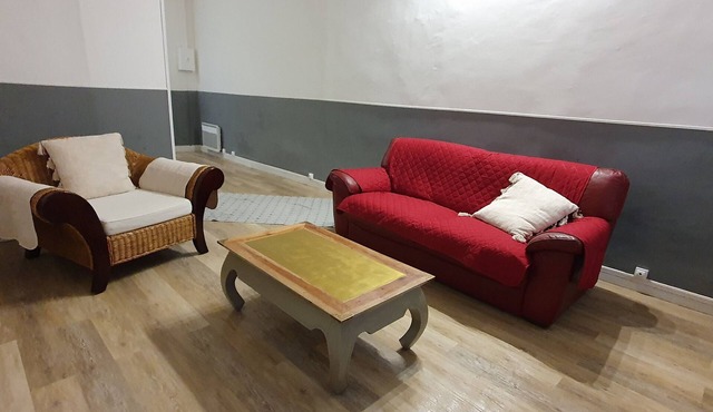 Petite Maison Équidistante des Grandes Villes et des Activités Culturelles