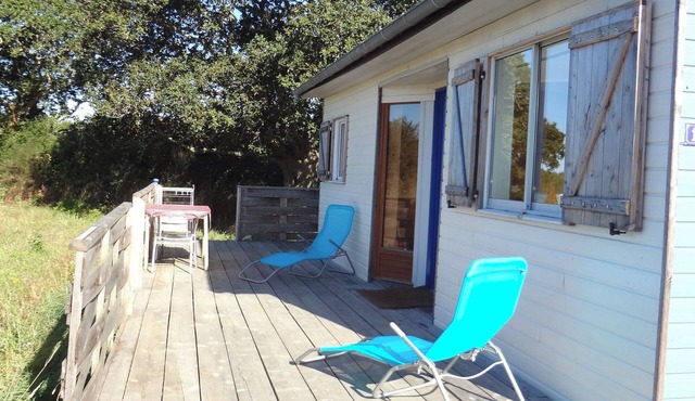 Petite Maison Bois , au Calme , a la Campagne Proche de la mer et des Commerces