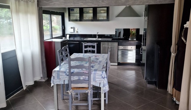 Petite Maison Dépendance du Château de Quesmy Tout Confort Grands Espaces