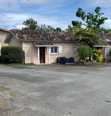 Petite maison dans un village du Gers