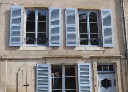 petite maison dans village de caractére
