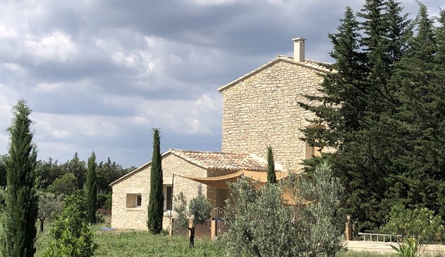 Petite Maison de Pierres au Coeur des Champs