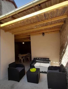 Petite maison de village située entre lacs, cascades et montagnes