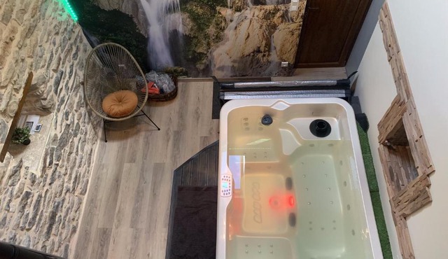 Petite Maison chaleureuse avec jacuzzi privatif