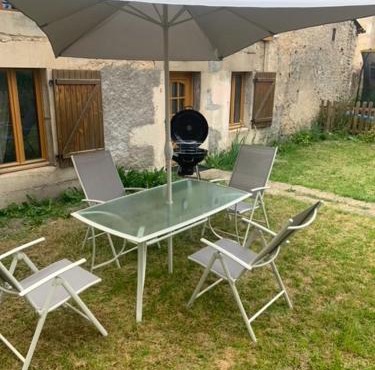 Petite maison lorraine avec cheminée et jardin