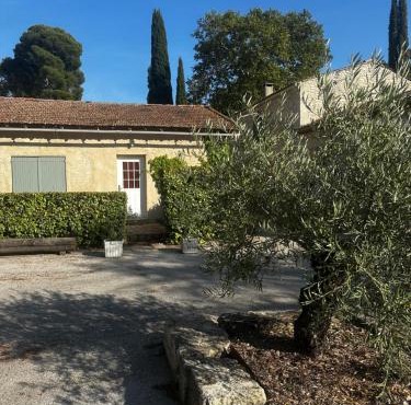 Petite maison mitoyenne, clim, rénovée, calme