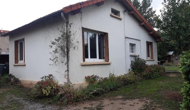 Petite maison très paisible avec jardin à Cournon - Puy de Dôme !