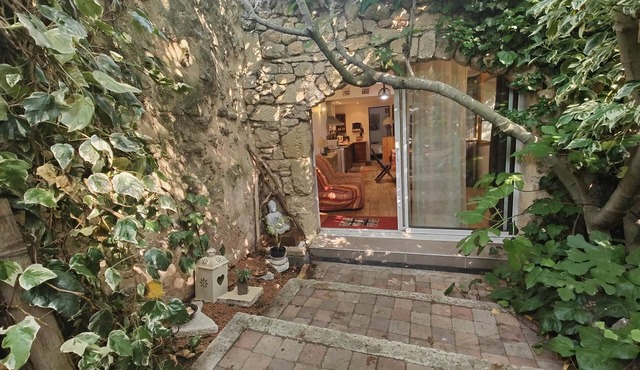 Petite Maisonnette Indépendante sur Terrain Ombrage Proximite Plage