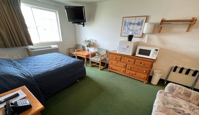 Petite Queen Economy Room in a Friendly Town!
