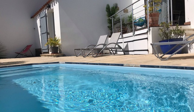 PETITE RETAISE lovely house with heated pool