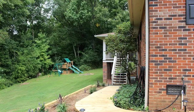 Petite Retreat with Kitchenette and Private Entrance