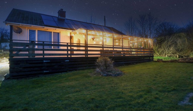 PETLYNS PATCH, pet friendly, character holiday cottage in Llangefni