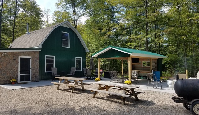 Petoskey - Enjoy the great outdoors from the Cozy and peaceful cabin!