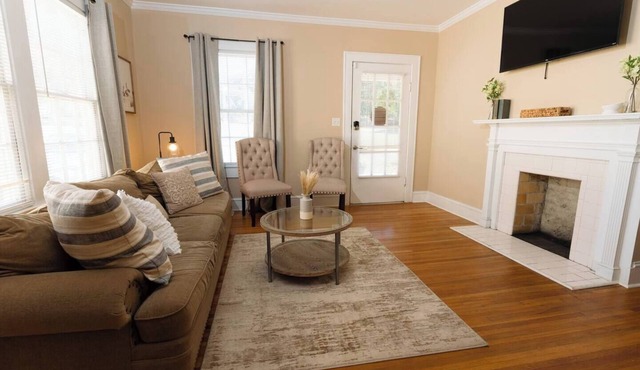 Pets Allowed | Capitol 2BR Cottage Retreat